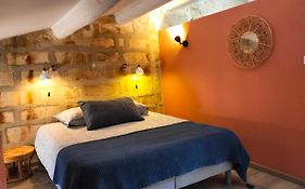 Belle maison village, proche Pont du Gard, toit terrasse, baby-foot...
