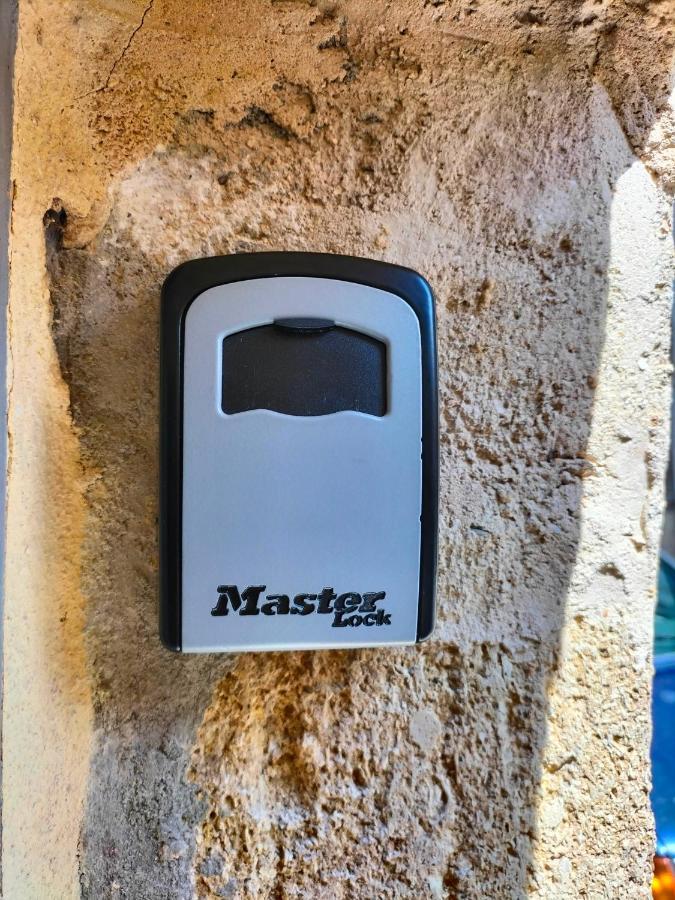 Belle maison village, proche Pont du Gard, toit terrasse, baby-foot... Vers-Pont-du-Gard Extérieur photo