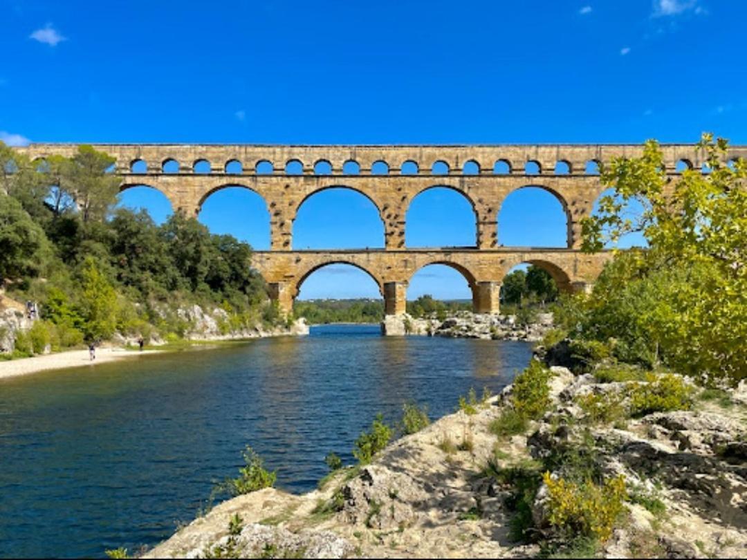 Belle maison village, proche Pont du Gard, toit terrasse, baby-foot... Vers-Pont-du-Gard Extérieur photo